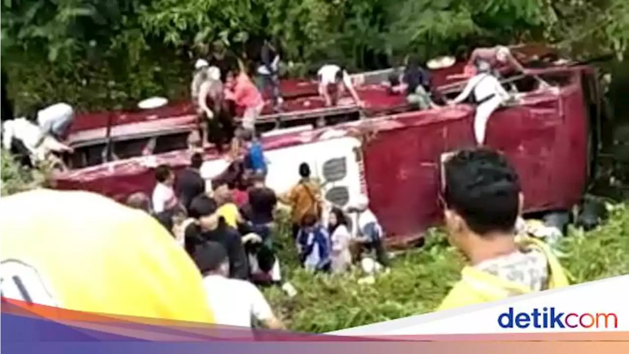 Bus Terjun ke Jurang Guci Tegal Angkut Rombongan Peziarah Asal Tangerang