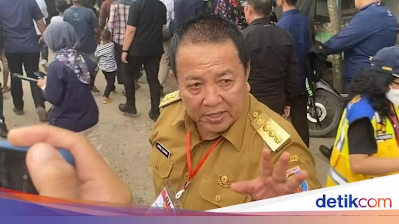 Netizen Geram Gubernur Lampung Tepuk Tangan Saat Jalan Rusak Dibeneri Jokowi