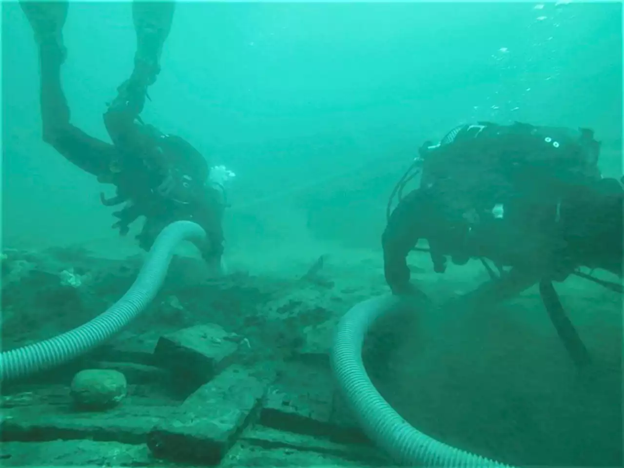 Descubren un misterioso galeón del siglo XVII naufragado en Pasaia