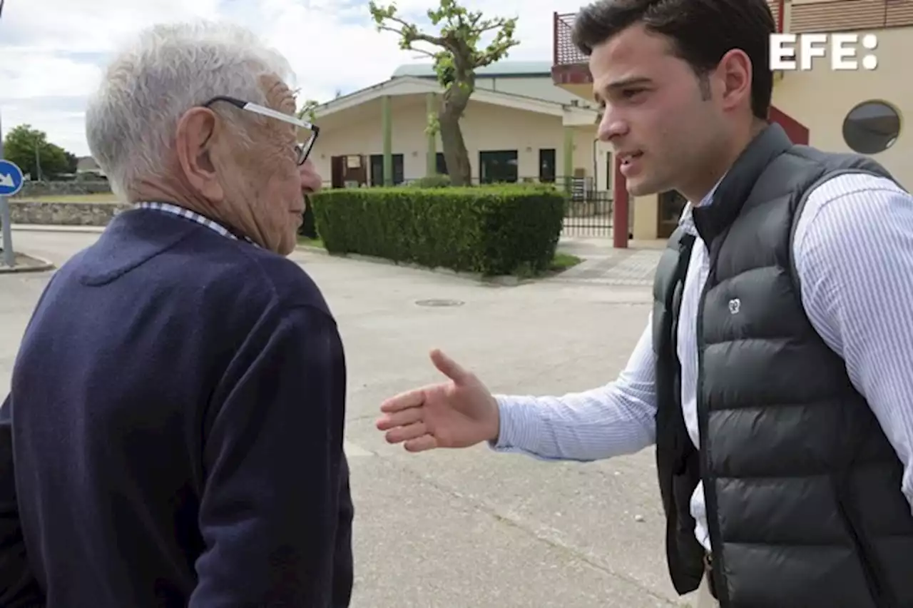 28M: así dialogan un alcalde de 90 años y otro de 23