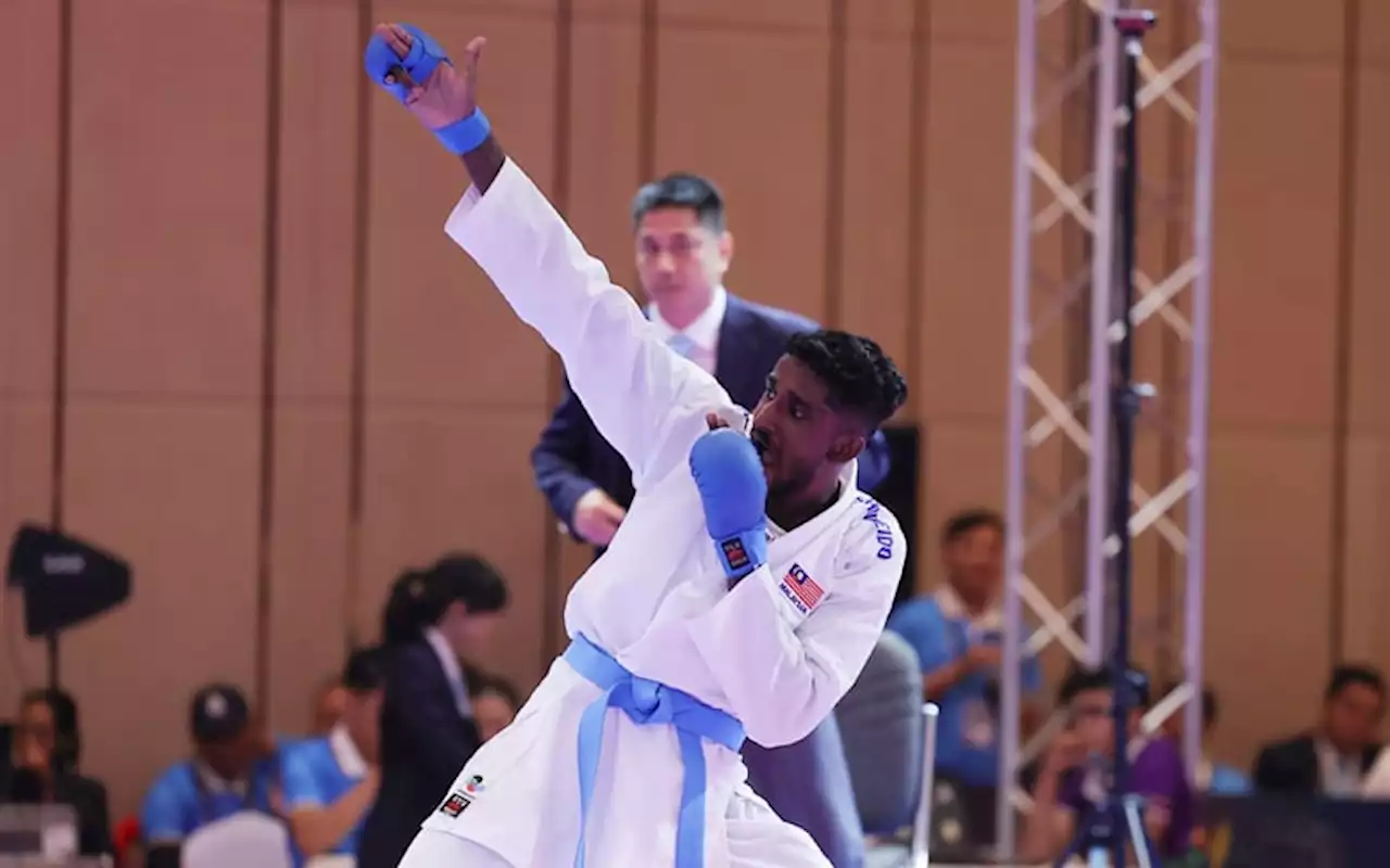 Sureeya, Sharmendran bag golds for karate