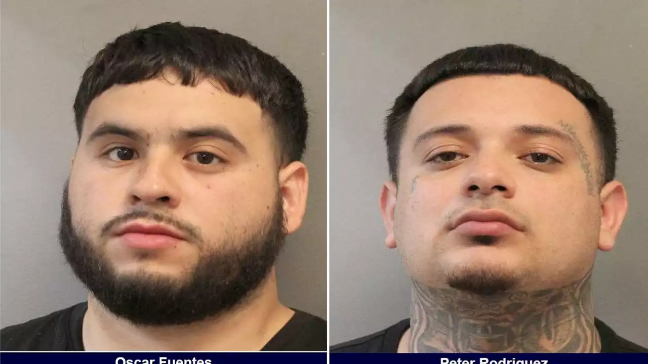 Two convicted felons arrested at Bomb Shells in Houston, one threatened to kill deputies