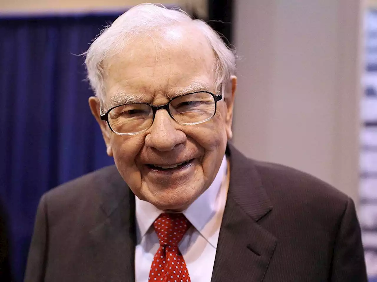 'Fear is contagious': Warren Buffet warns you can't run an economy when people worry if their money is safe in banks