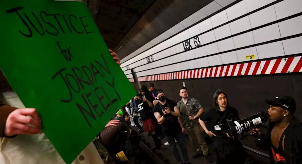 Protesters, cops clash at Manhattan subway station