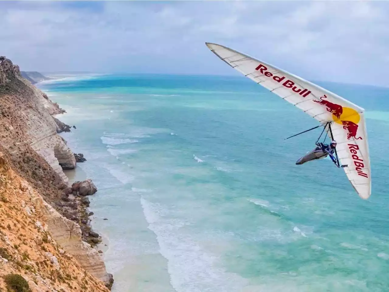 Jonny Durand, in volo sopra gli squali bianchi