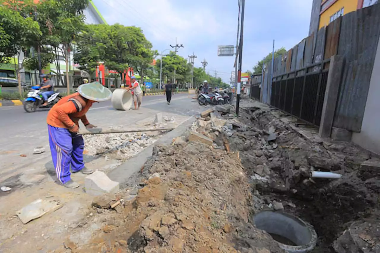 Kebut Revitalisasi Trotoar Sisi Barat Jalan dr Soetomo