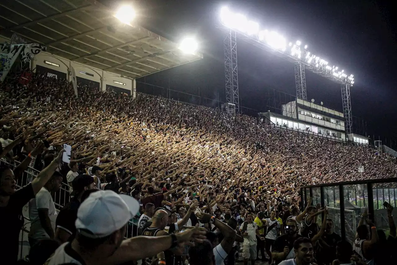 Vasco confirma jogo contra o Santos para São Januário; clássico com o Flamengo será no Maracanã com público dividido