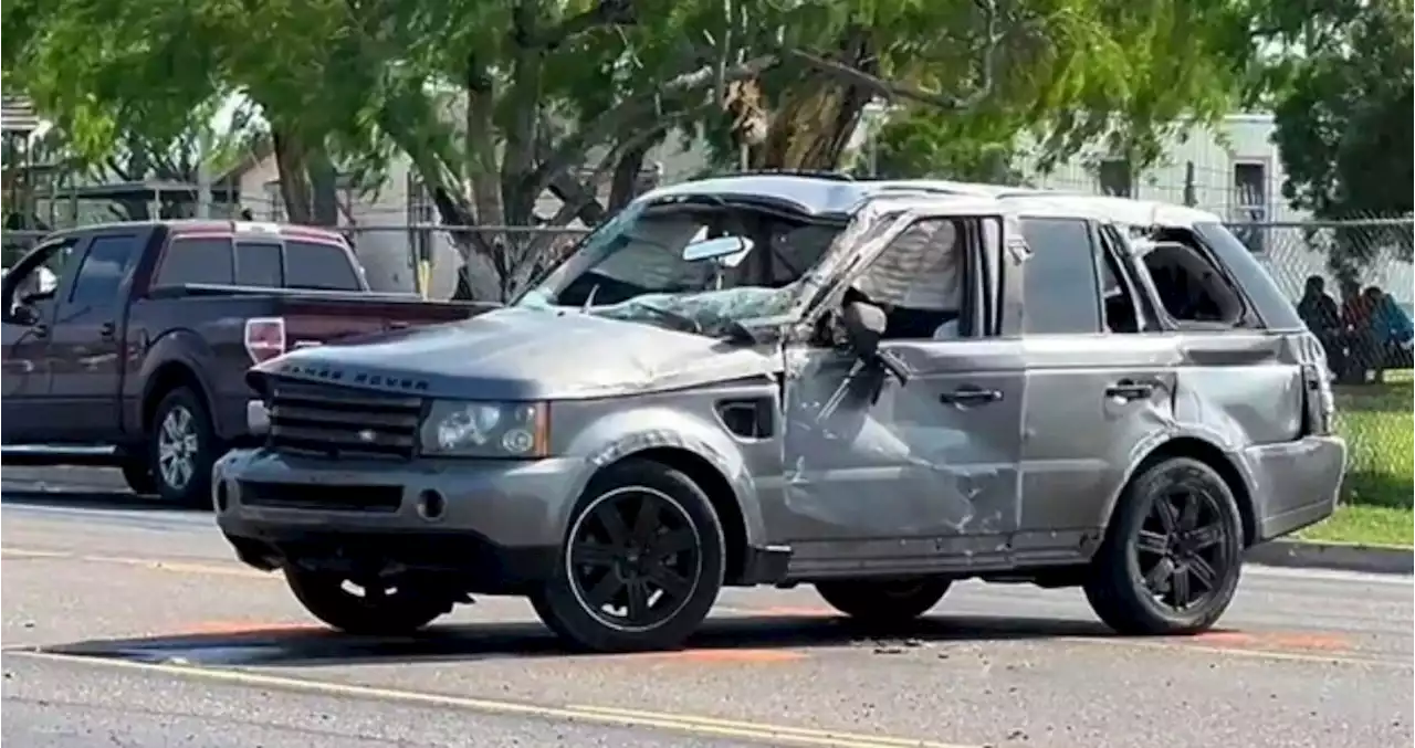 Autolenker rast mit Pkw in Haltestelle: 7 Tote