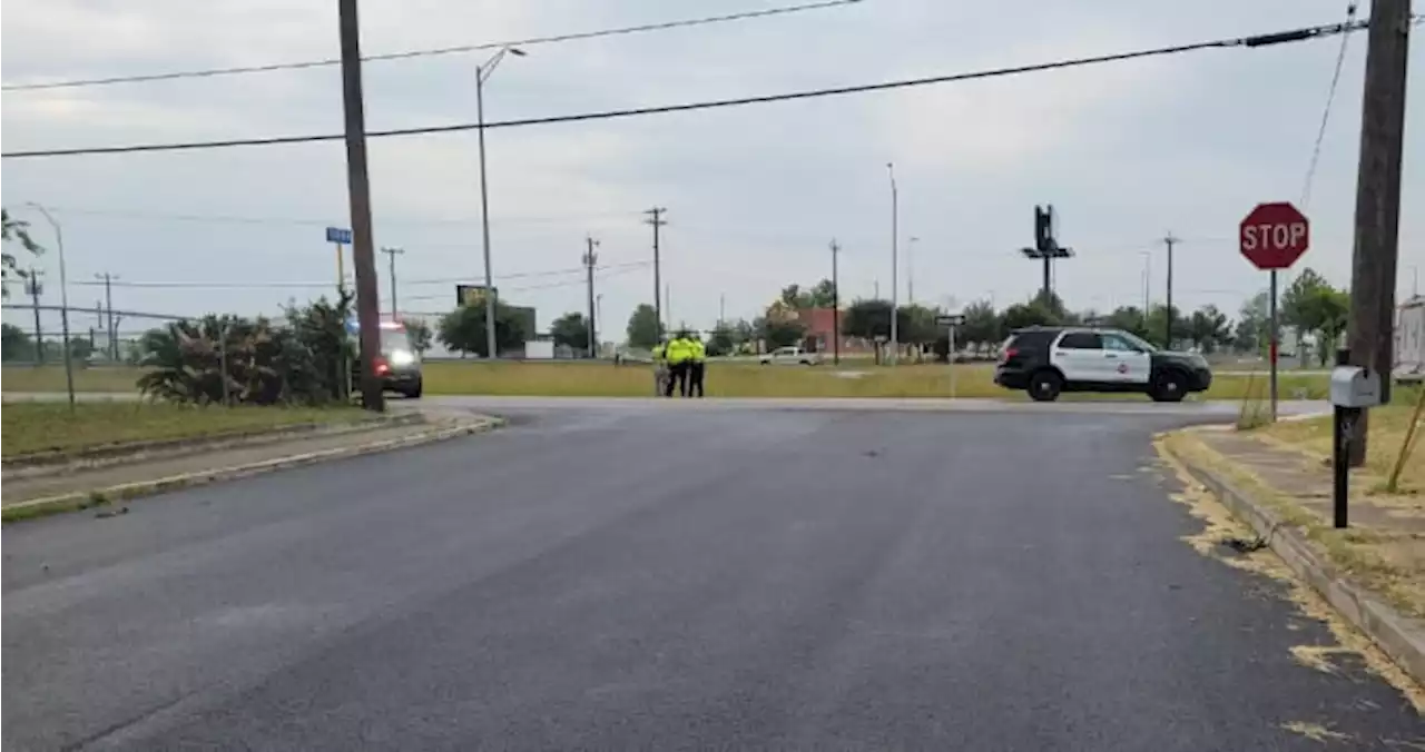 SAPD: Man’s body found in ditch on South Side, prompting investigation