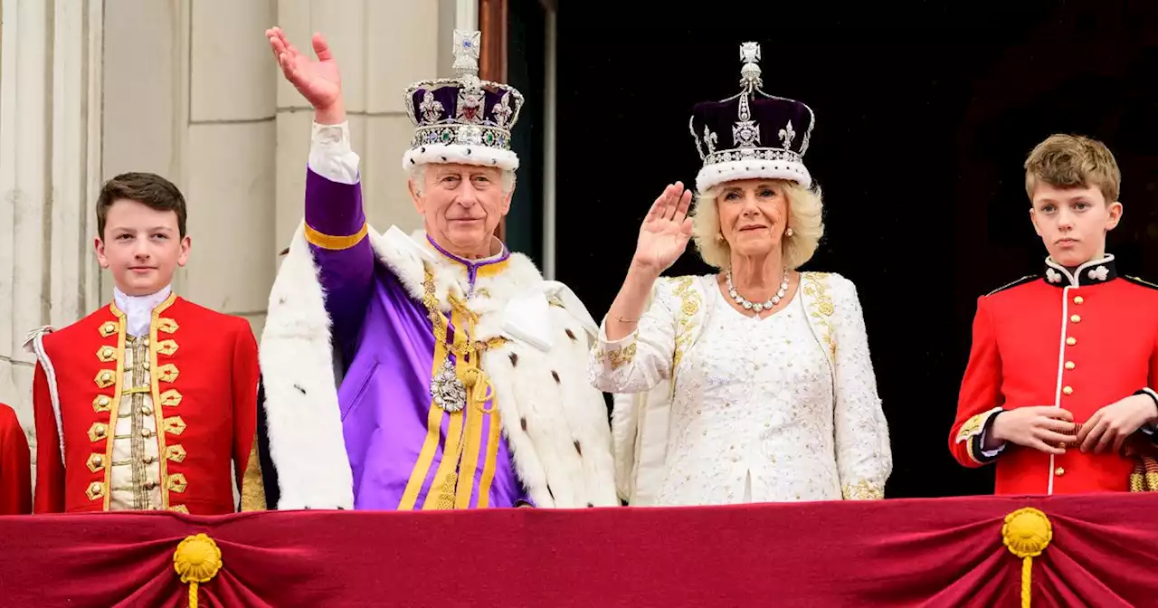 Pluie, carrosses et foule pour le balcon: Charles III couronné en grande pompe à Londres