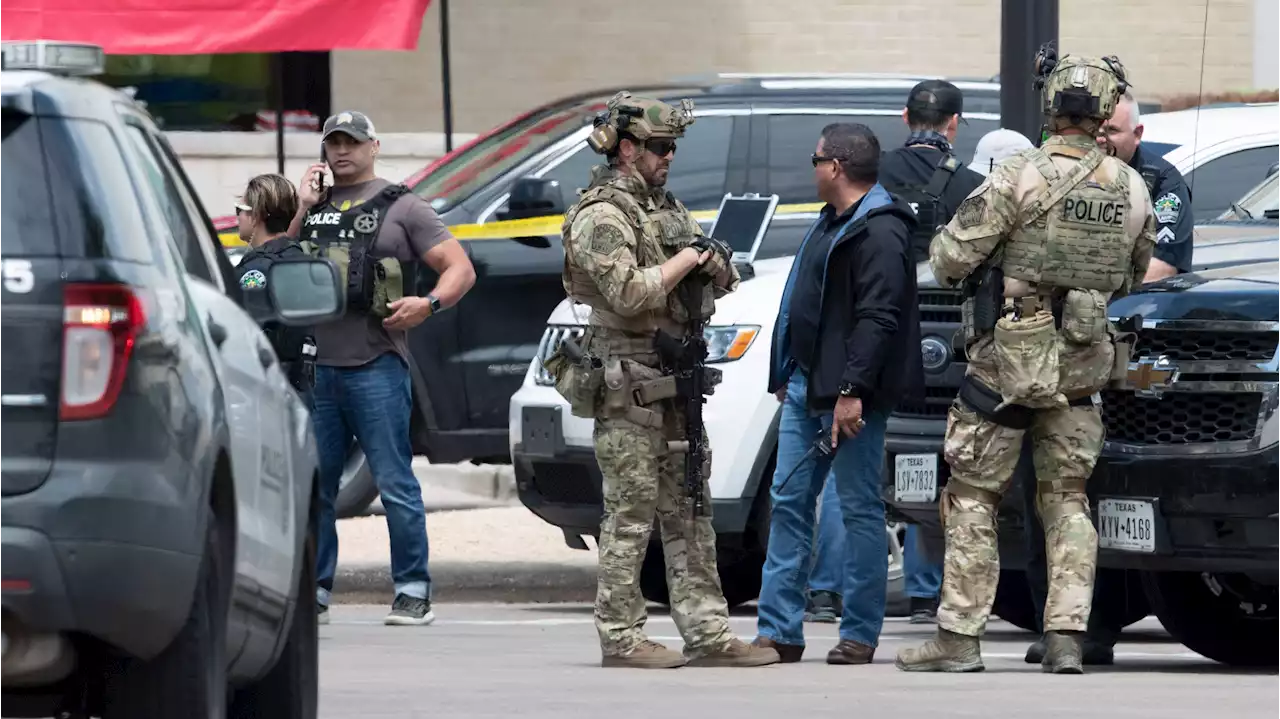 Nueve muertos, entre ellos niños, en un tiroteo en un centro comercial de Texas