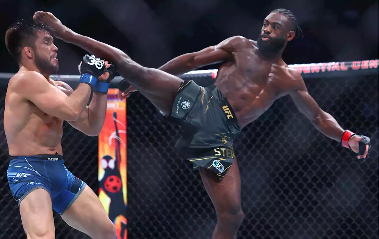 Aljamain Sterling earns tight split decision over Henry Cejudo to retain UFC title