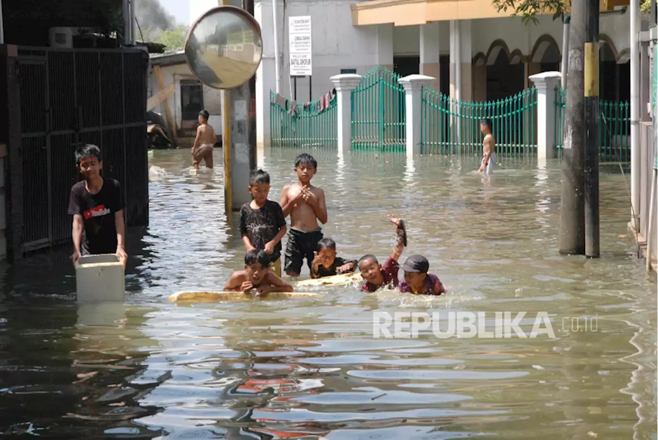 Banjir di Sejumlah Kecamatan Kabupaten Bandung, 3.783 Jiwa Terdampak |Republika Online