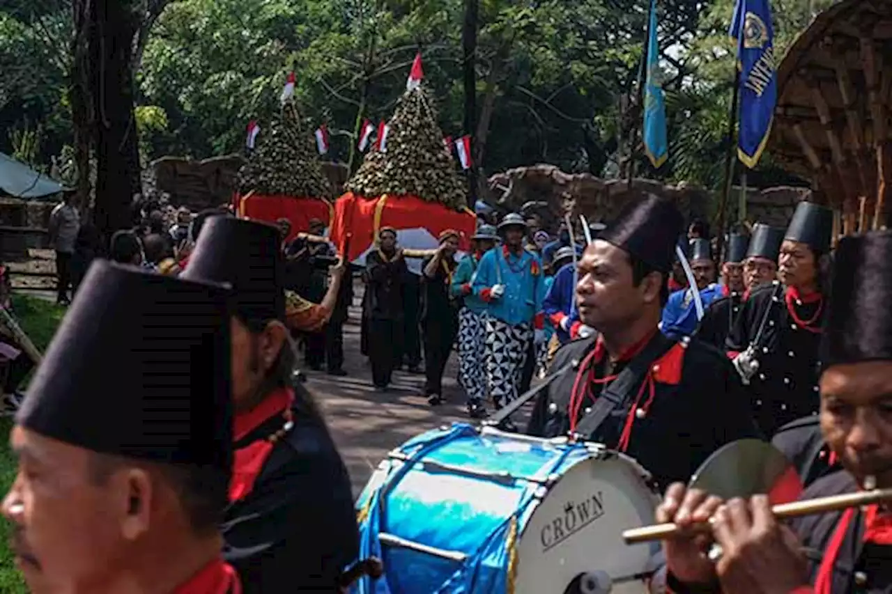 Kemeriahan Grebeg Syawalan di Solo Safari, 1.444 Ketupat Ludes Diserbu Warga