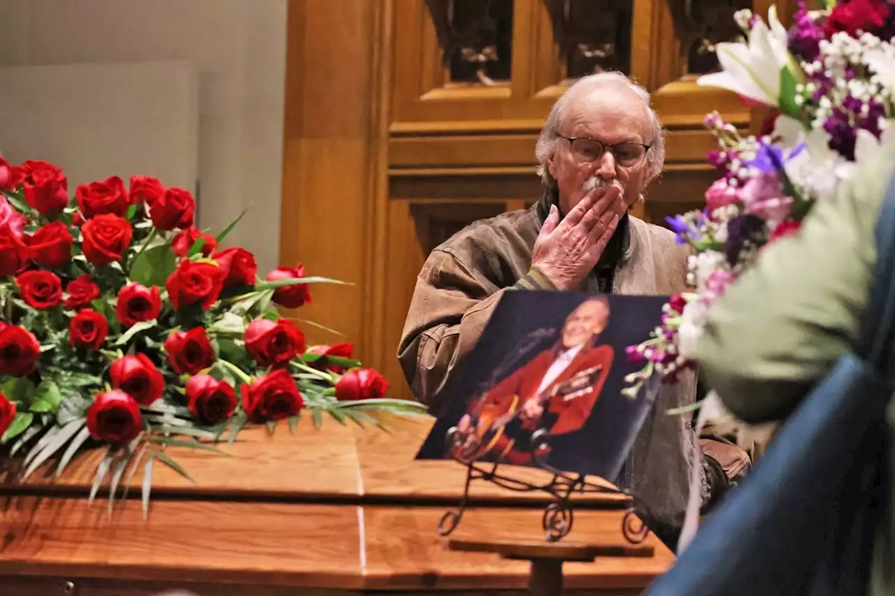 A community, a nation bids heart-felt farewell to Gordon Lightfoot