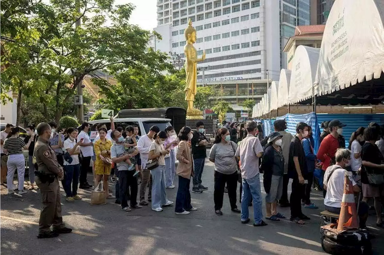 Thai voters cast early ballots one week before election