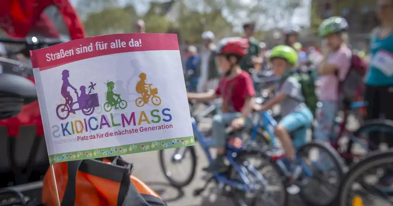 Kidical Mass Demo: Demonstranten in Saarbrücken fordern kinder- und fahrradfreundliche Straßen