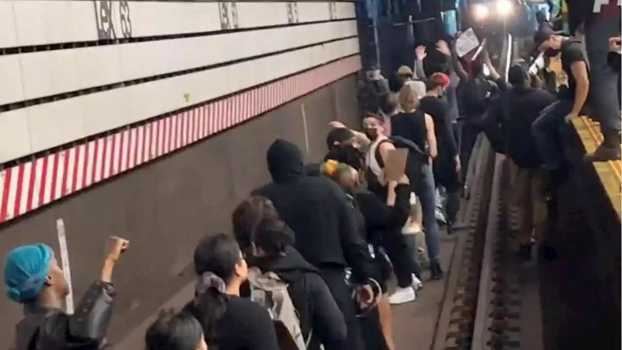 Protesters Block New York Subway Demanding Arrest in Chokehold Death