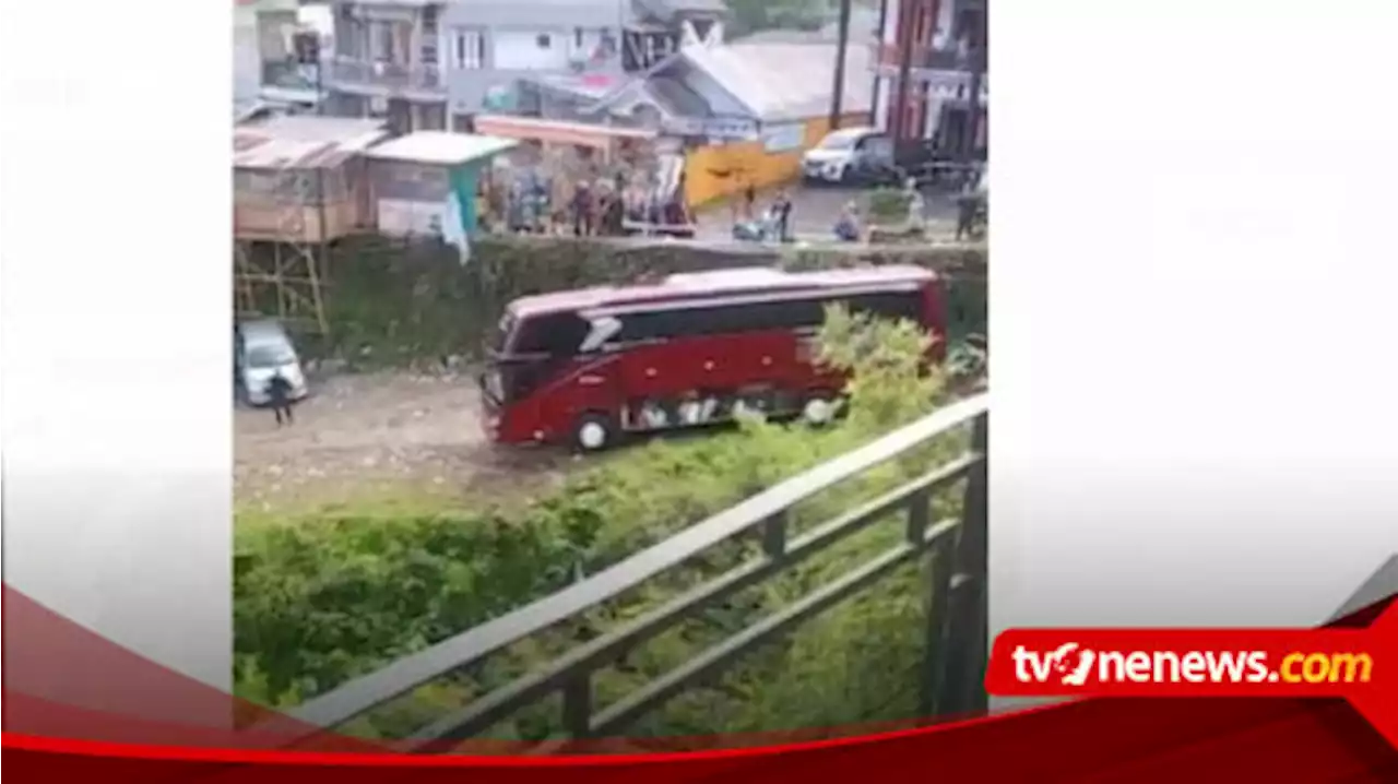 Bus Besar Masuk Jurang di Guci Tegal, Wali Kota Tangsel Jemput Warganya