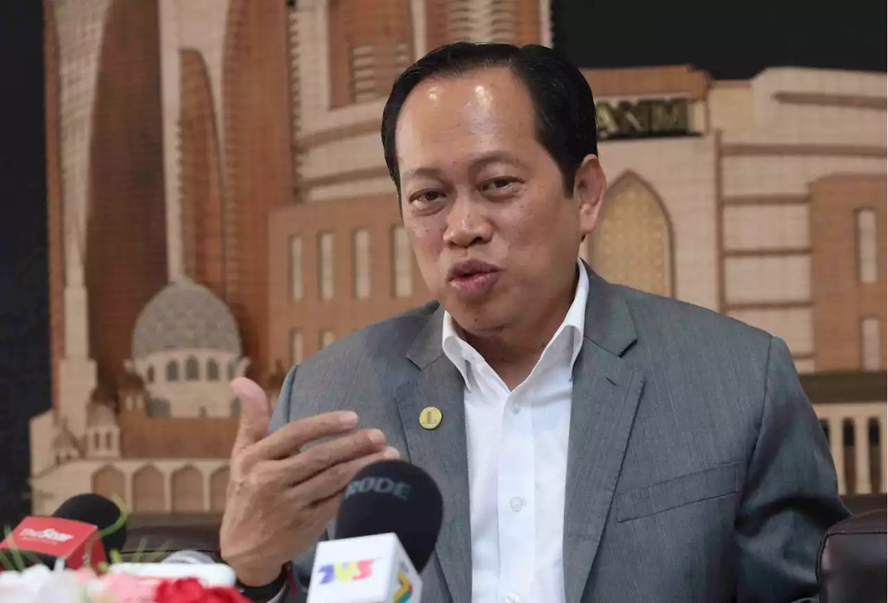 BN tentukan hala tuju, Ahli Parlimen perlu akur - Ahmad Maslan