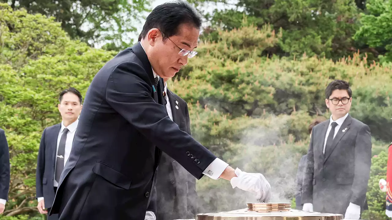 기시다, 日 총리 12년 만에 현충원 참배...한일회담서 오염수 논의될 듯