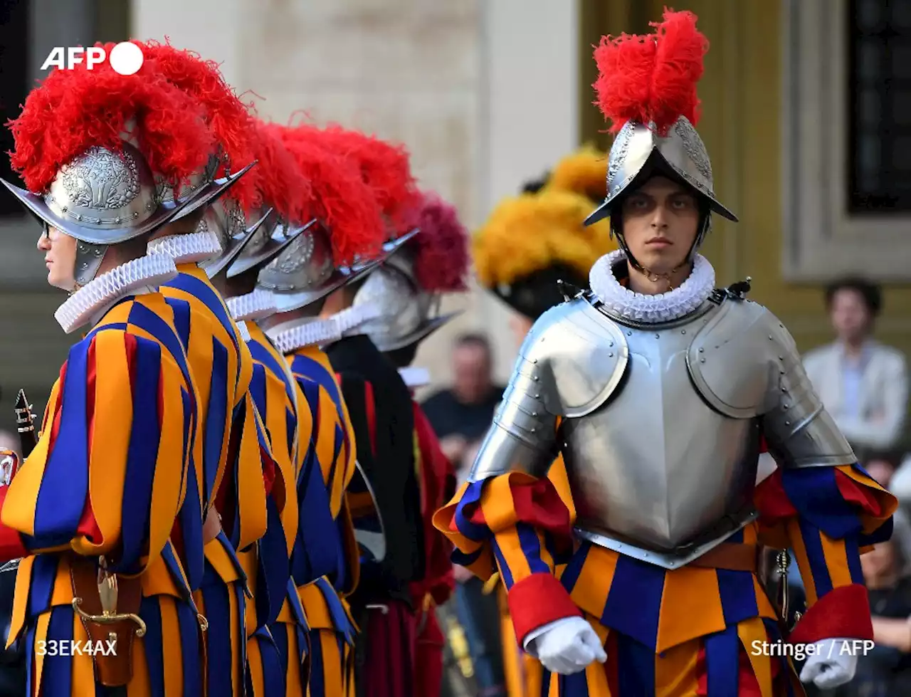 Cuirasse, hallebarde et uniforme: dans la peau d'un garde suisse