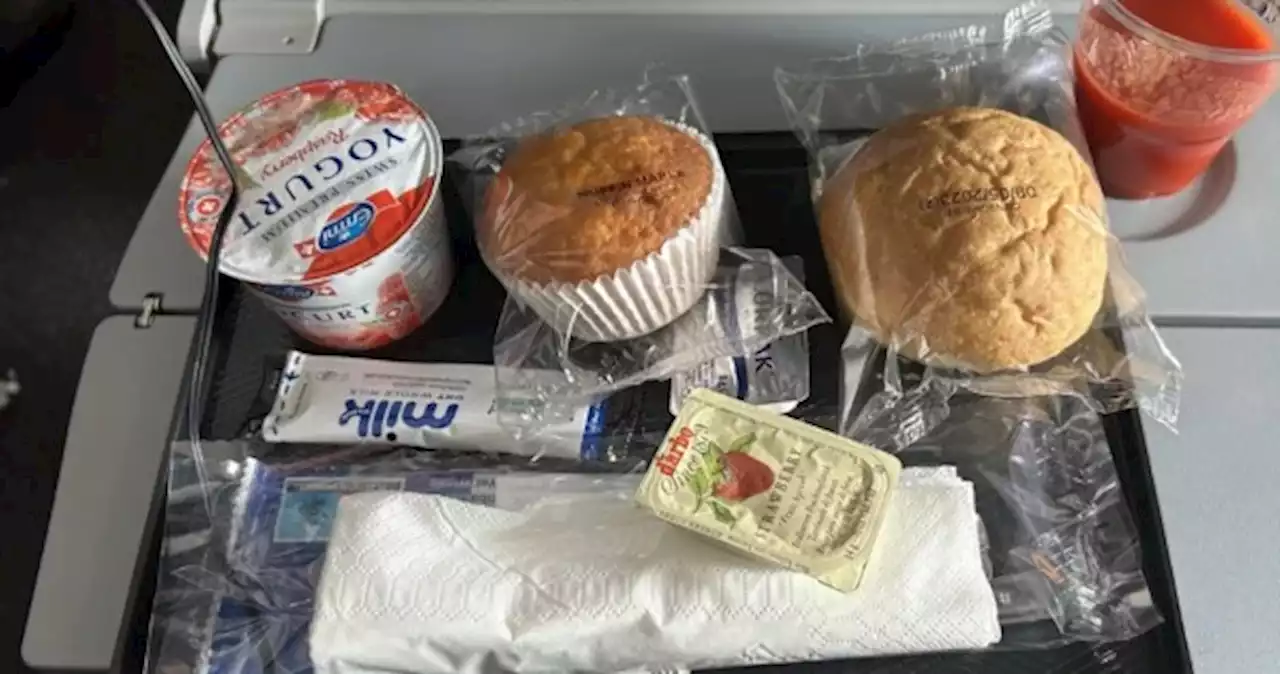 Cookhouse food? Netizens react after traveller served 'pathetic' SIA in-flight meal