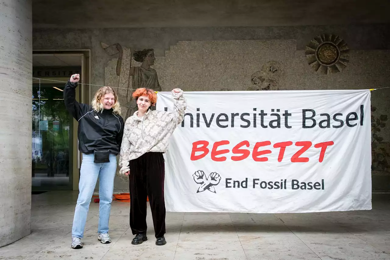 Klimaaktivisten besetzen Petersplatz – Basler Behörden lassen die Gruppe gewähren