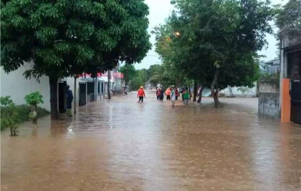 Ratusan Korban Banjir Aceh Jaya Bertahan di Pengungsian