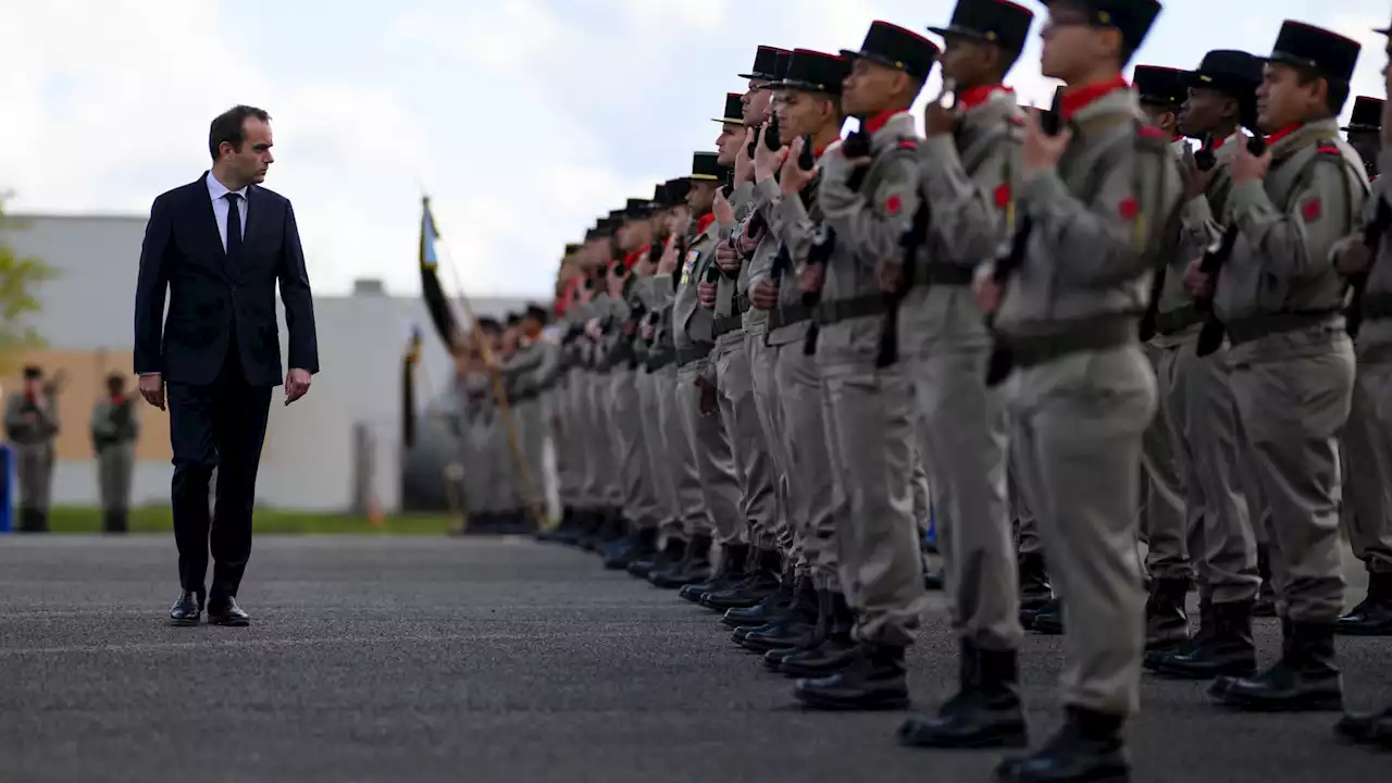 Sébastien Lecornu annonce que les personnes séropositives vont pouvoir intégrer les forces armées