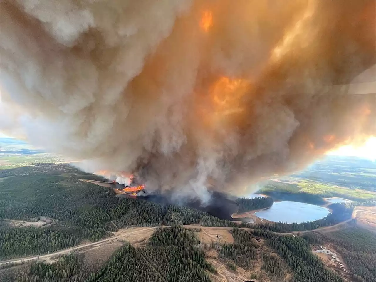 Alberta Election 2023 live: Notley, Smith meet to discuss wildfires | Some campaigns suspended due to wildfires | Looking at promises made by NDP, UCP