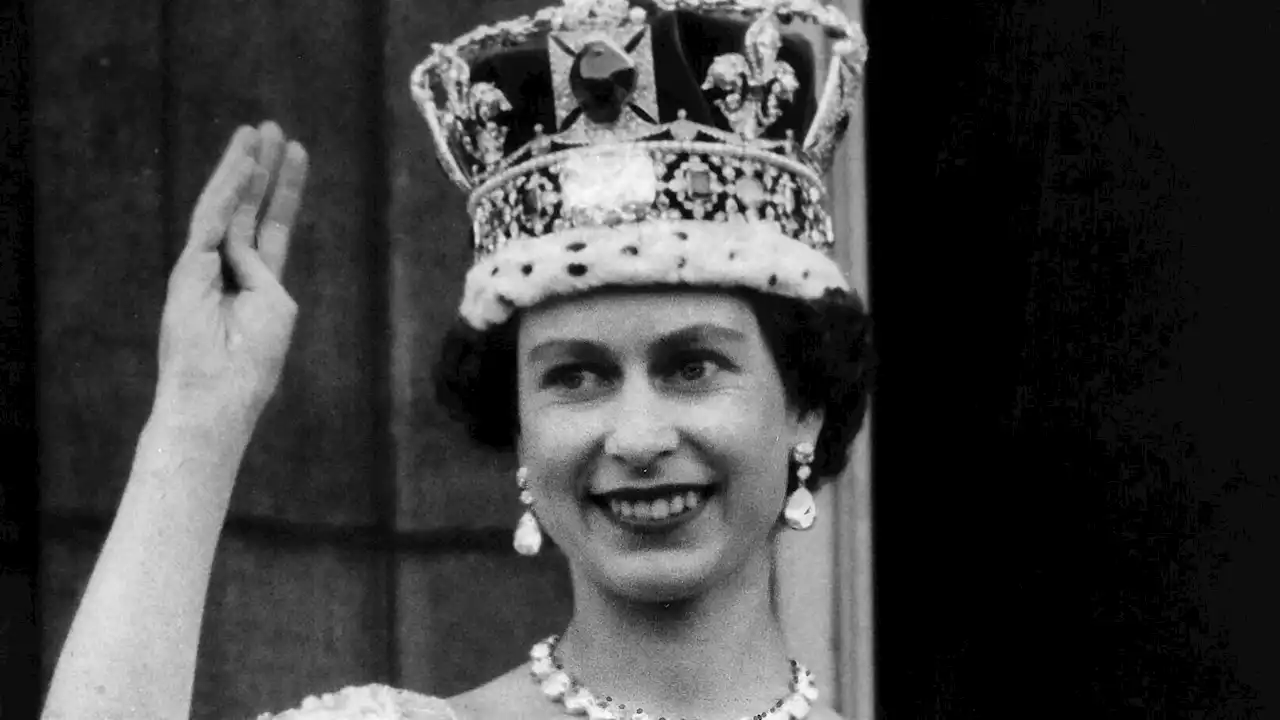 Elizabeth II : cette confidente de la reine défunte écartée sans ménagement par Charles III