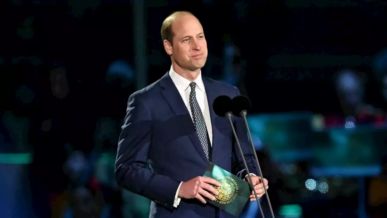 El príncipe William le dice al rey Carlos que la difunta reina Isabel estaría 'orgullosa'