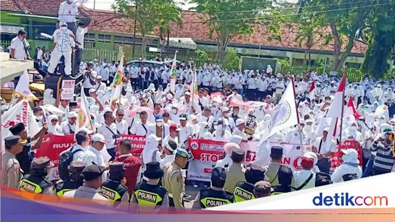 Ribuan Nakes di Pamekasan Demo Tolak RUU Kesehatan