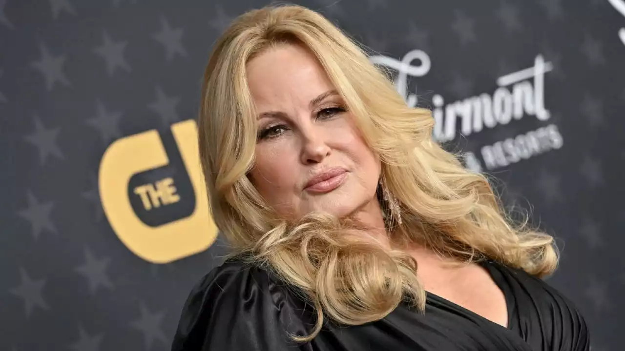 Jennifer Coolidge Addresses Writers' Strike at MTV Movie & TV Awards