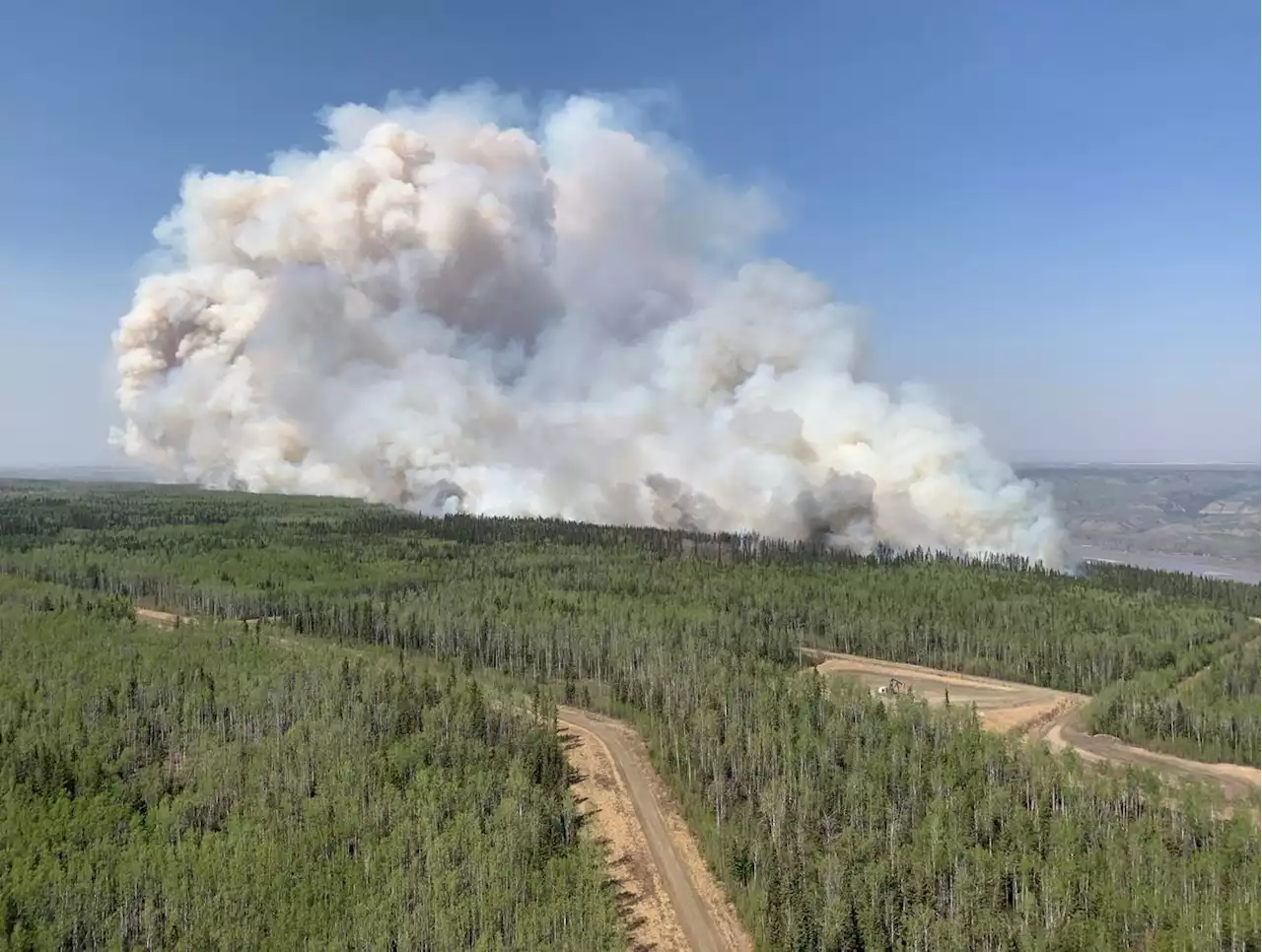 Alberta officials hoping cooler weather and showers slow wildfires