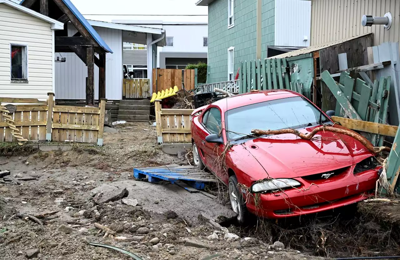 Waters starting to recede in Quebec, but officials warn spring flood season not over