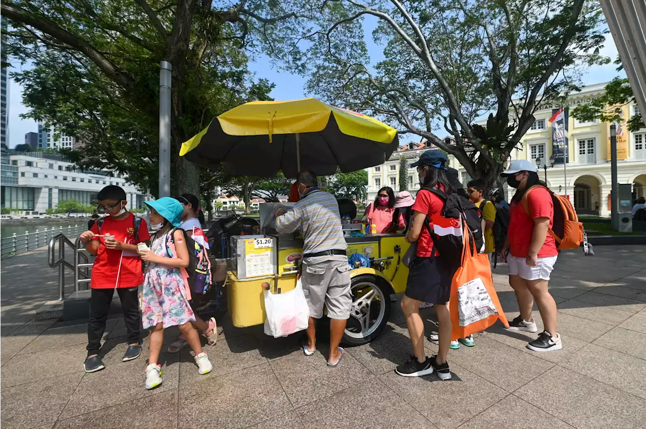 'Poor old uncle just trying to make a living' say netizens after a 62-year-old hawker was fined $27K for selling chestnuts without licence - Singapore News