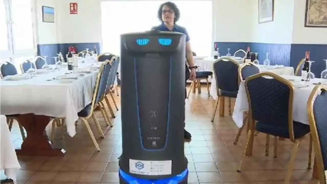 Un restaurante cántabro apuesta por un camarero robot tras quejarse por falta de mano de obra