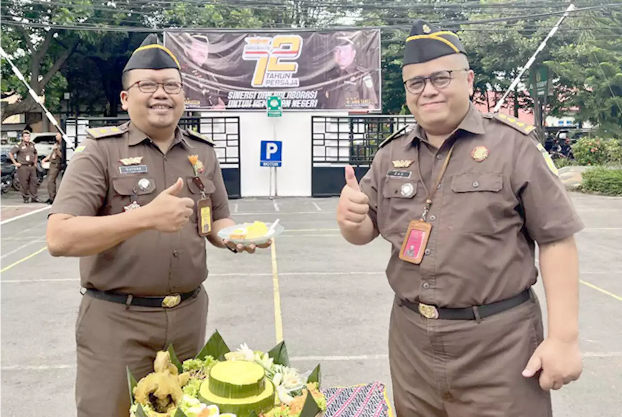 Dirgahayu ke-72, Persaja Pati Bagi Makanan untuk Tukang Becak