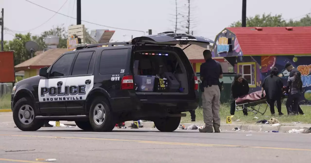 8 people killed after vehicle drives into group at bus stop in Texas border city