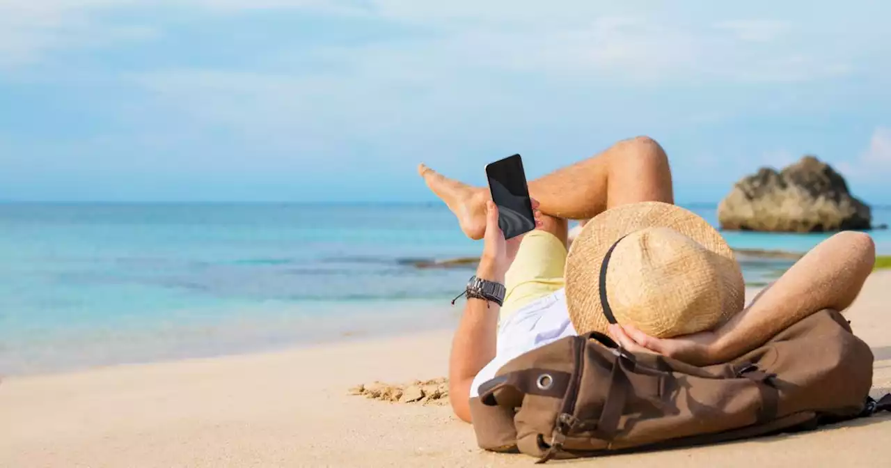 Décrocher de son portable en vacances : pourquoi c'est si dur ?