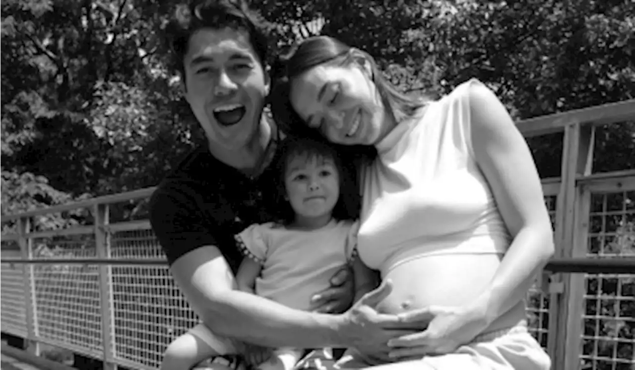 ‘Crazy Rich Asians’ star Henry Golding and wife Liv Lo to welcome second child (VIDEO)