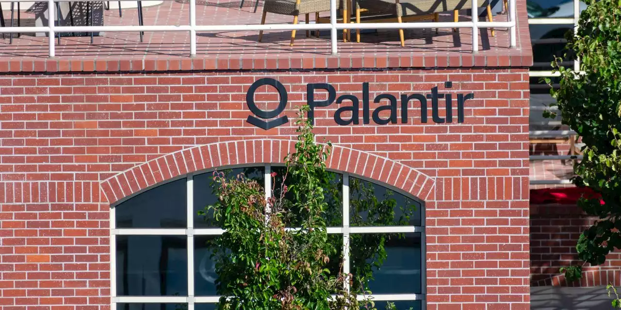 Palantir stock roars higher after a second straight earnings surprise