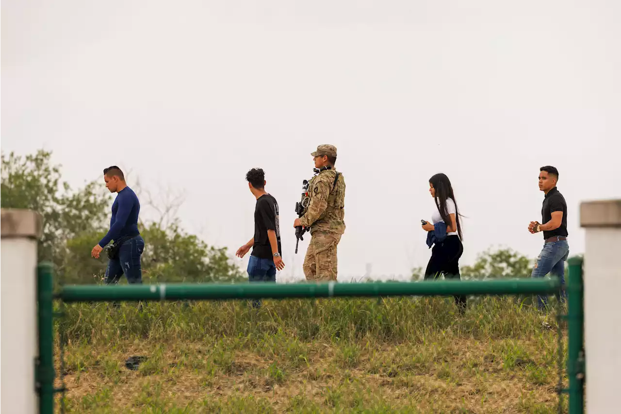 Video showing line of migrants entering Texas viewed over 2 million times