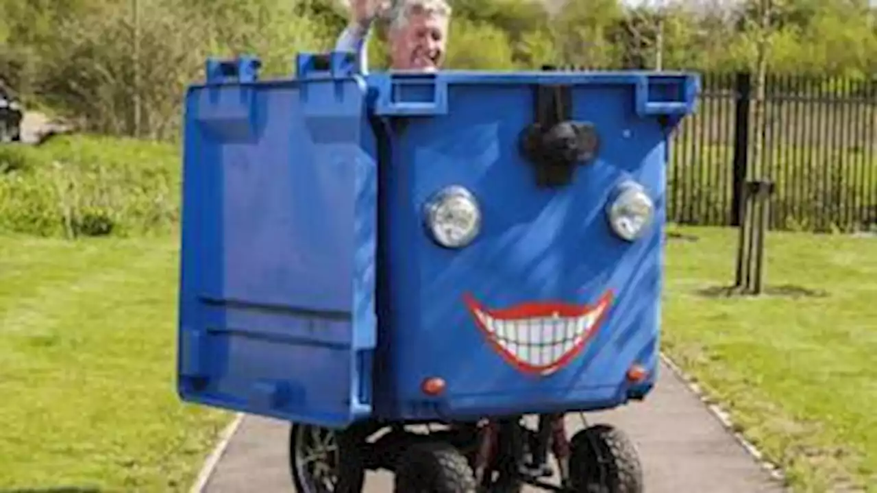 Inventor maluco constrói lixeira sorridente, que tem motor elétrico e pode pegar a estrada