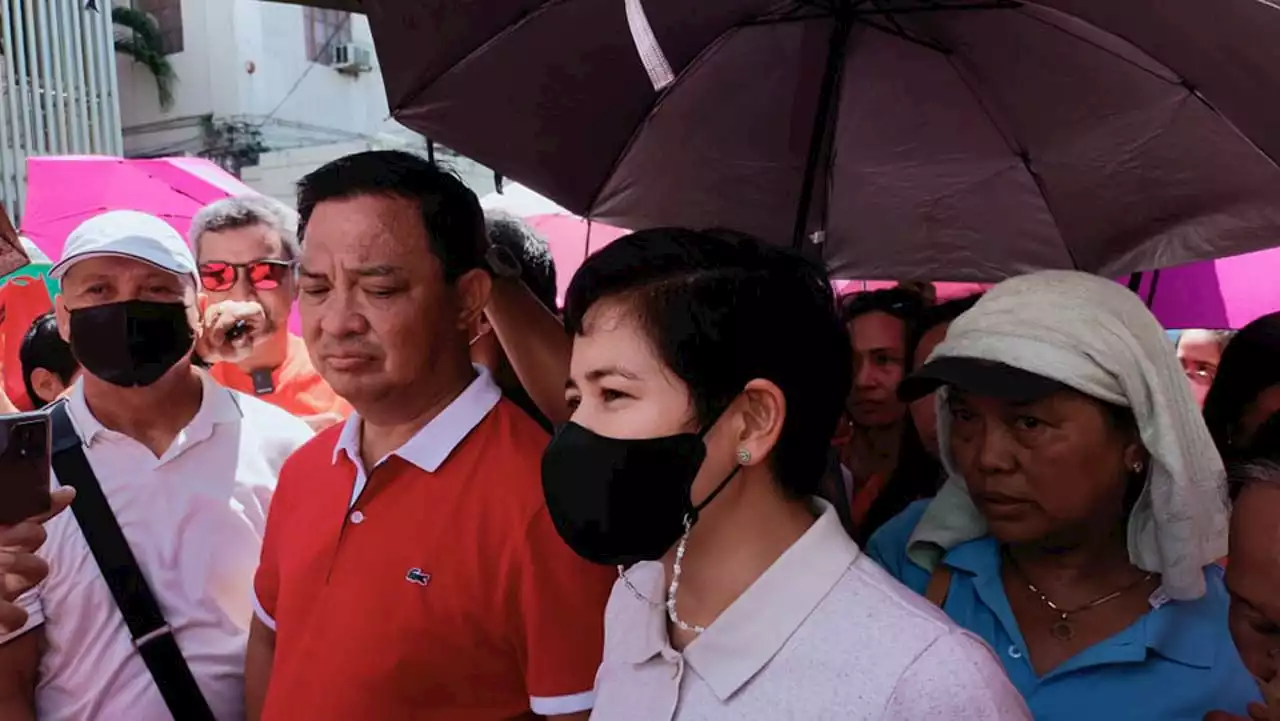 Supporters of Rosal couple protest in front of Legazpi City hall