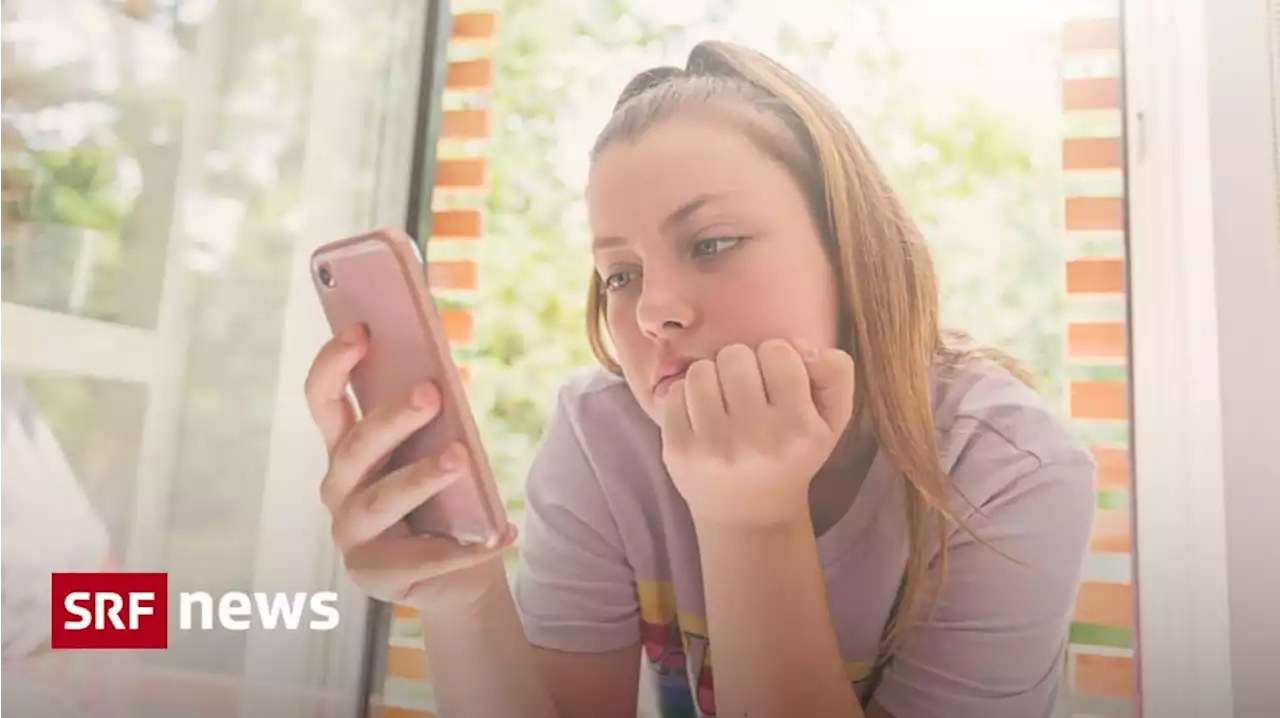 Neue Schweizer Studie - Jedes zehnte Mädchen nutzt Social Media auf problematische Weise