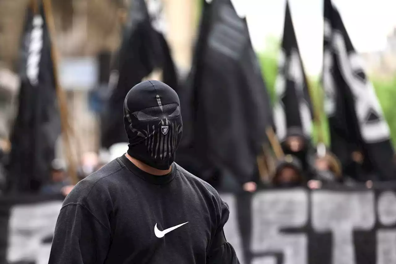 Manifestation d’ultradroite à Paris : la gauche s’indigne, la Préfecture de police se justifie