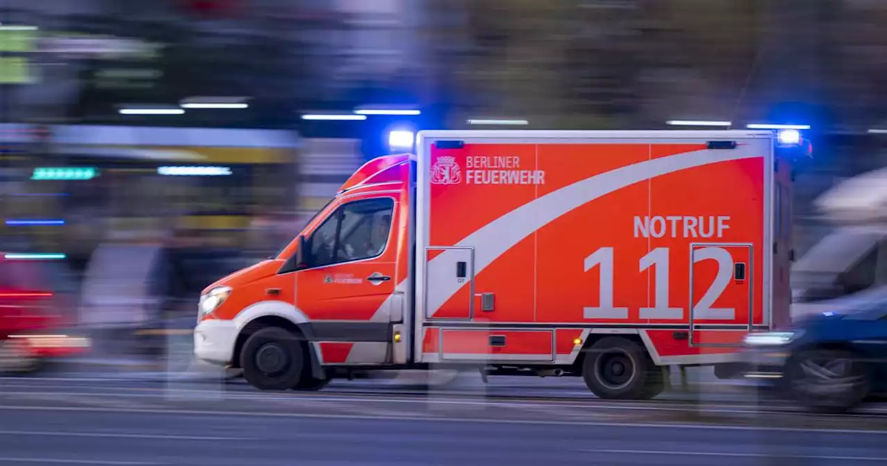 Leichtsinniges Imponiergehabe in Burbach: Unglück auf Maikirmes – Jugendlicher stürzt von Karussell, Schaulustige zücken Handys